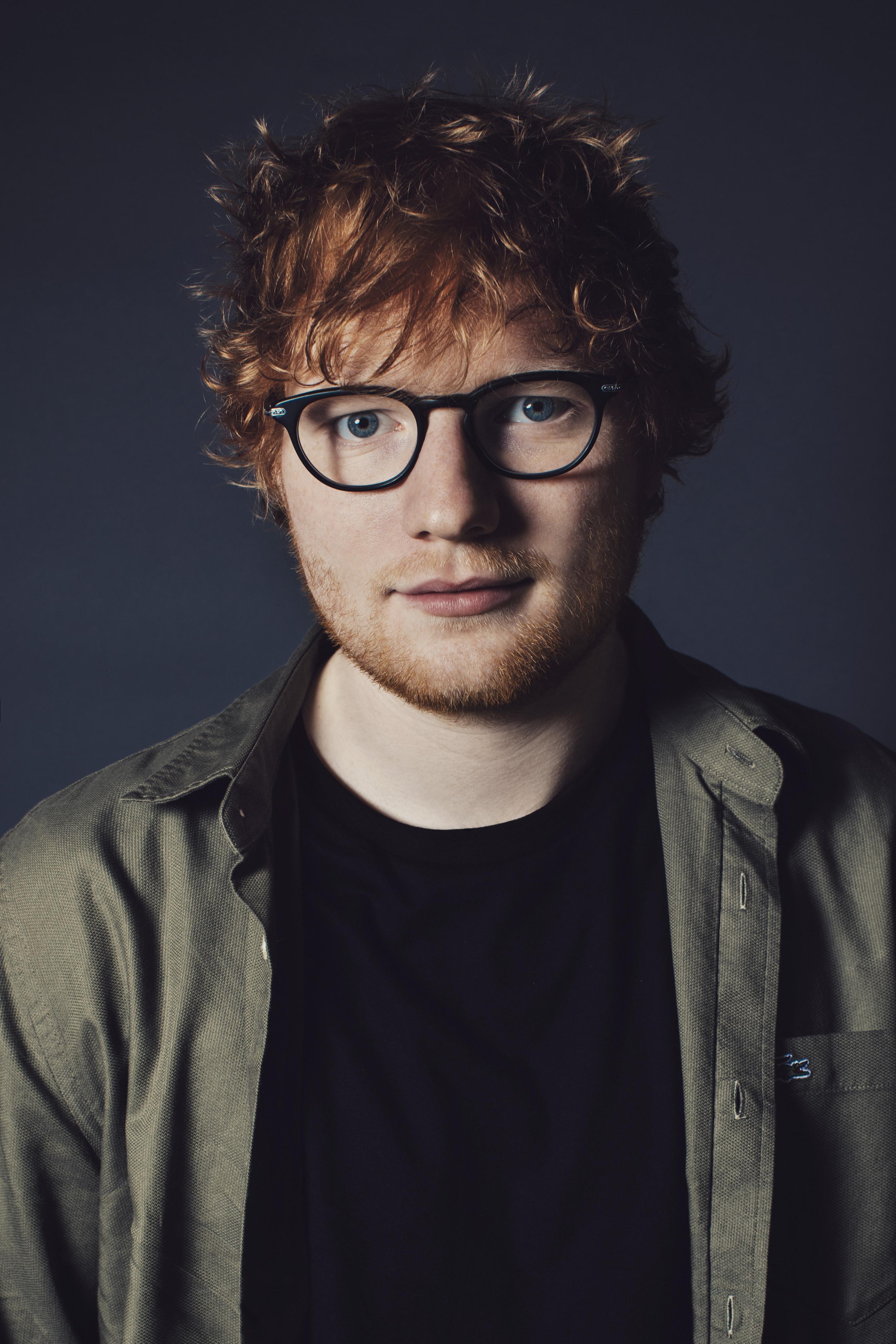 Ed Sheeran vystoupí příští léto v Praze