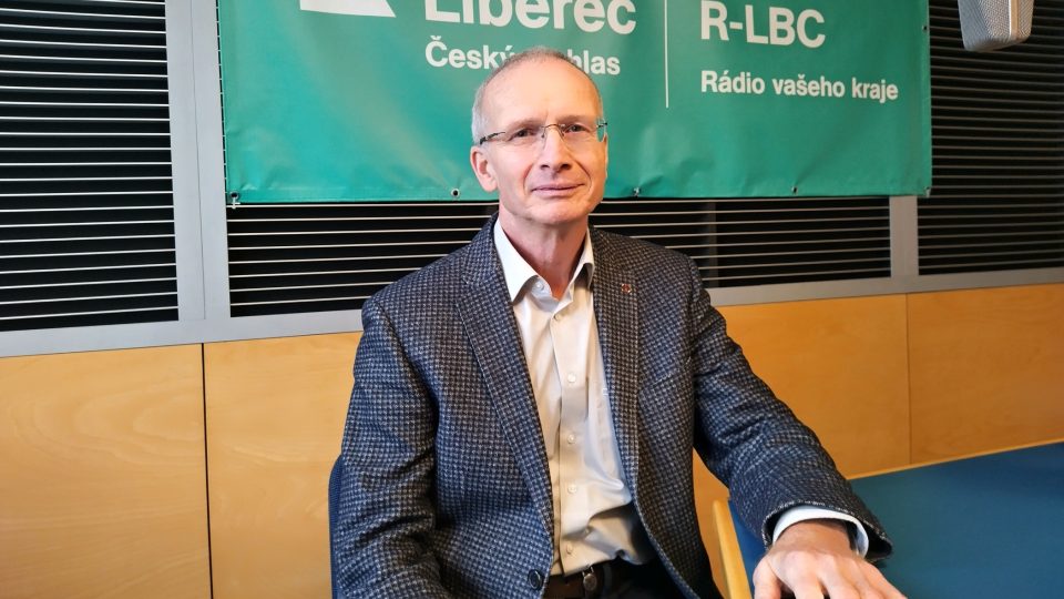 David Lukáš, emeritní rektor Technické univerzity Liberec a průkopník využití technologie nanovláken