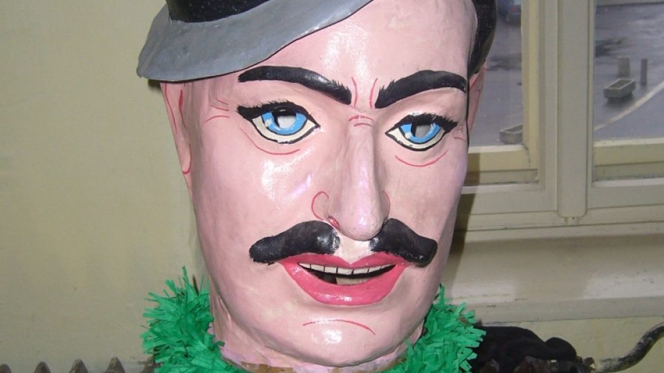 Továrna na výrobu papírenského a karnevalového zboží v Zákupech - celohlavová maska