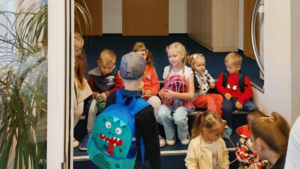 Liberecké studio Českého rozhlasu navštívily ukrajinské děti z centra Slunéčko na Perštýně