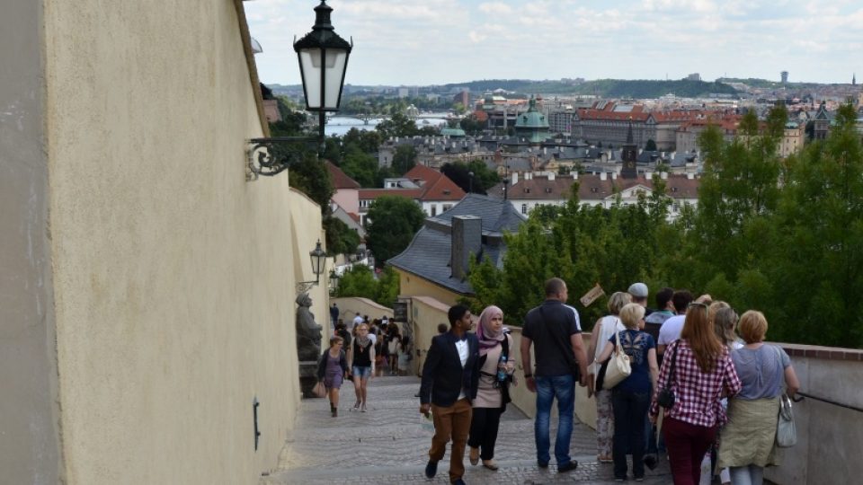 Staré zámecké schody, po kterých můžete k vyhlídce vystoupat