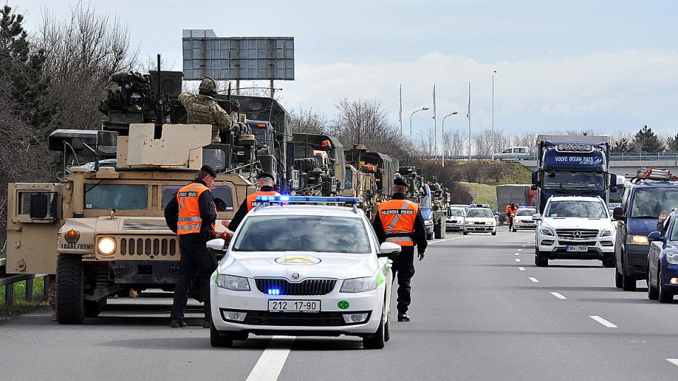 Americké vojáky na okruhu v Praze zdržely nehody
