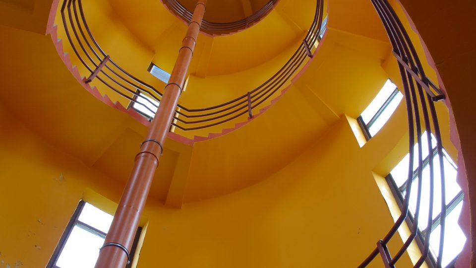 Schodiště vedoucí na horní ochoz rozhledny | foto: Tereza Brázdová, Český rozhlas Schodiště vedoucí na horní ochoz rozhledny