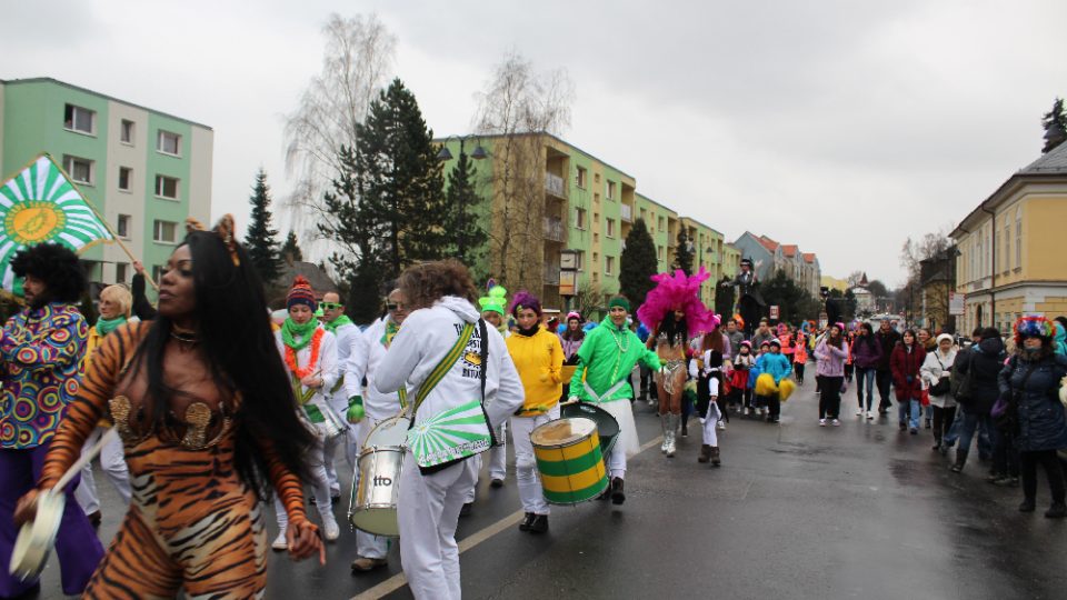 Česko-brazilské dny v Novém Boru zakončil karnevalový průvod
