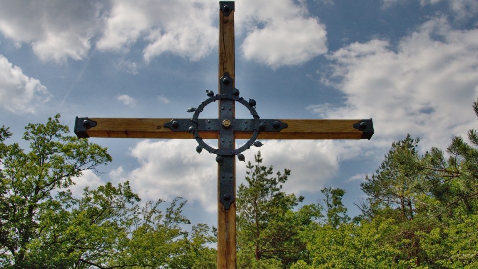 Kříž na Poustevníkově kamenu