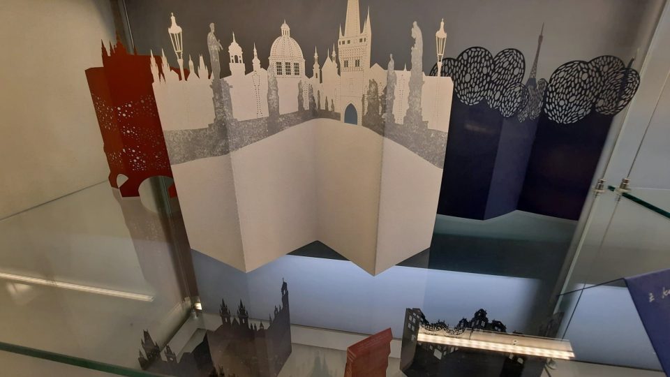 Exponáty z výstavy Terezy Hradilkové v Severočeském muzeu v Liberci