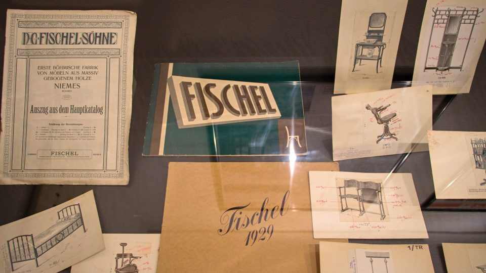 Některé z vystavených archiválií našli badatelé v opuštěných budovách mimoňské továrny Fischel