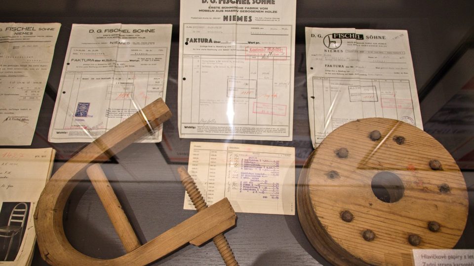 Výstava v České Lípě připomíná továrnu Fischel v Mimoni, ve které se vyráběl ohýbaný nábytek