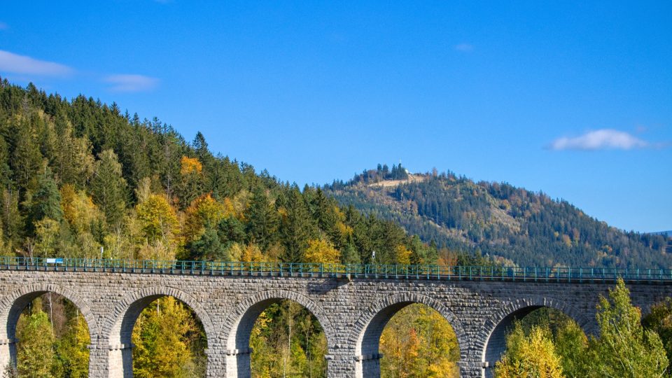 Železniční  viadukt ve Smržovce postavili italští mostaři před 130 lety