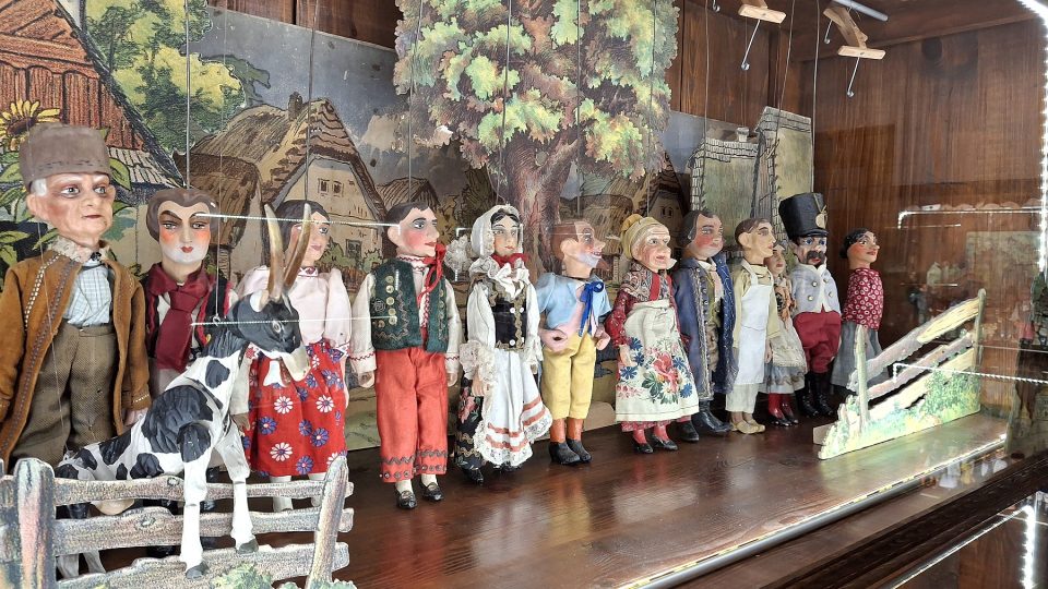 Část expozice je na třeboňském zámku věnovaná loutkám | foto: Zdeněk Zajíček, Český rozhlas Část expozice je na třeboňském zámku věnovaná loutkám