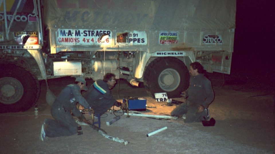 Servis po dojezdu si posádka obstarává sama (1985)