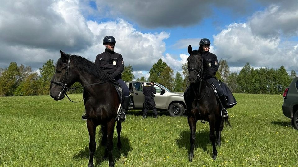 Policisté s vojenskými zálohami nacvičovali ve Frýdlantském výběžku ochranu státních hranic