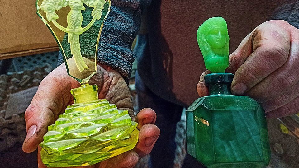 Flakony na parfémy z manufaktury v Josefově Dole