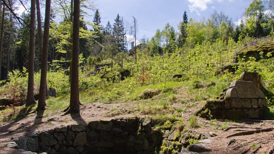 Seibtova studánka na vrchu Slovanka | foto: Jaroslav Hoření, Český rozhlas Seibtova studánka na vrchu Slovanka