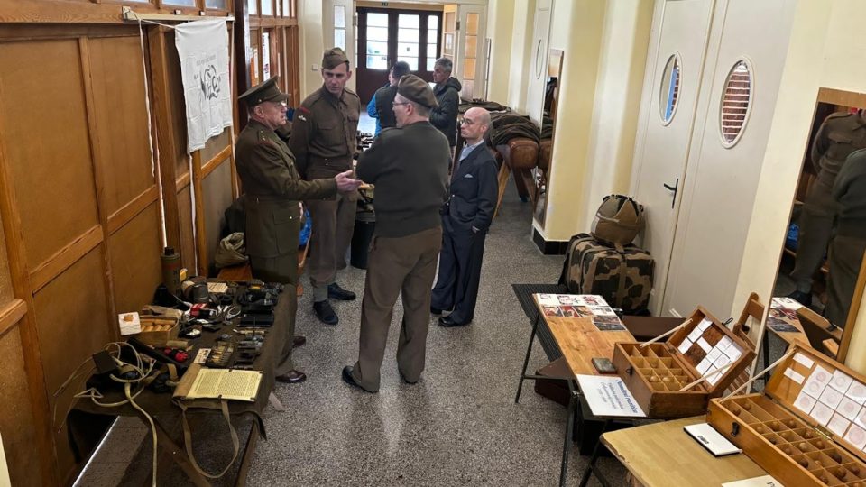 Nadšenci ze spolku Rota Nazdar připravili v malosklaské sokolovně výstavu historického vojenského vybavení