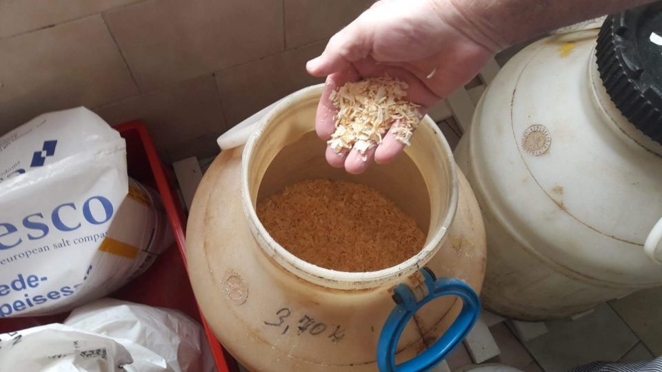 Sušená cibule, jedna z tajných ingrediencí, která se přidává do tradiční sekané, kterou v učilišti vyrábí už víc než 20 let