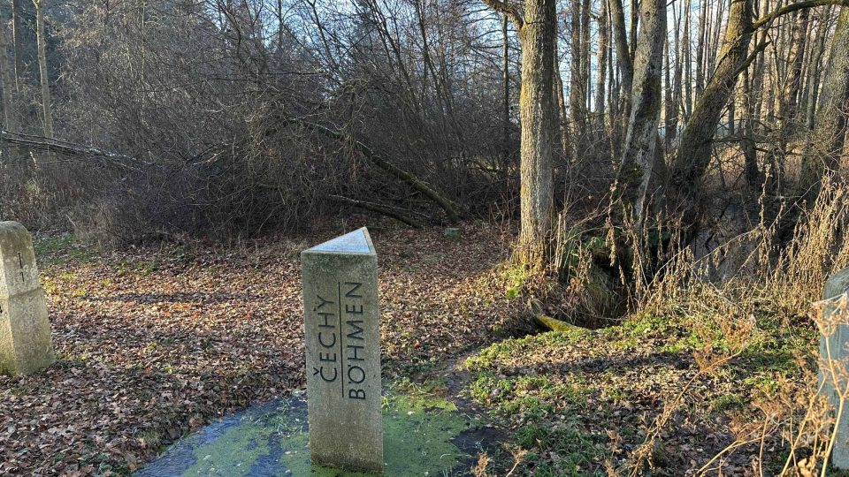 Přesný bod Trojstátí se nachází v Mlýnském potoce | foto: Jana Strejčková, Český rozhlas Přesný bod Trojstátí se nachází v Mlýnském potoce