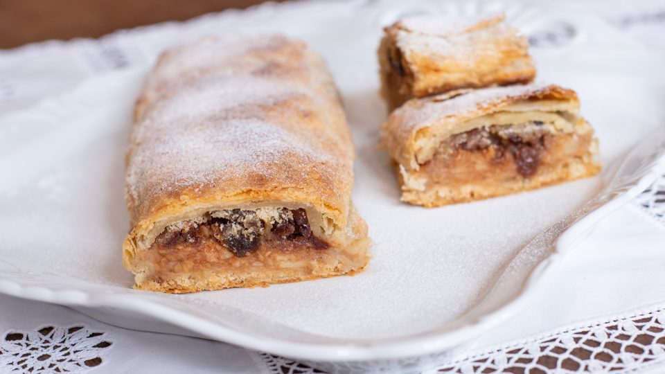 Maminčin jablečný štrúdl | foto: Martin Čuřík Maminčin jablečný štrúdl