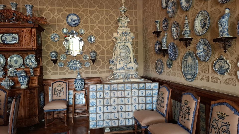 Při prohlídce zámku uvidíte i vzácné sbírky, například delftskou fajáns | foto: Markéta Vejvodová, Český rozhlas Při prohlídce zámku uvidíte i vzácné sbírky, například delftskou fajáns