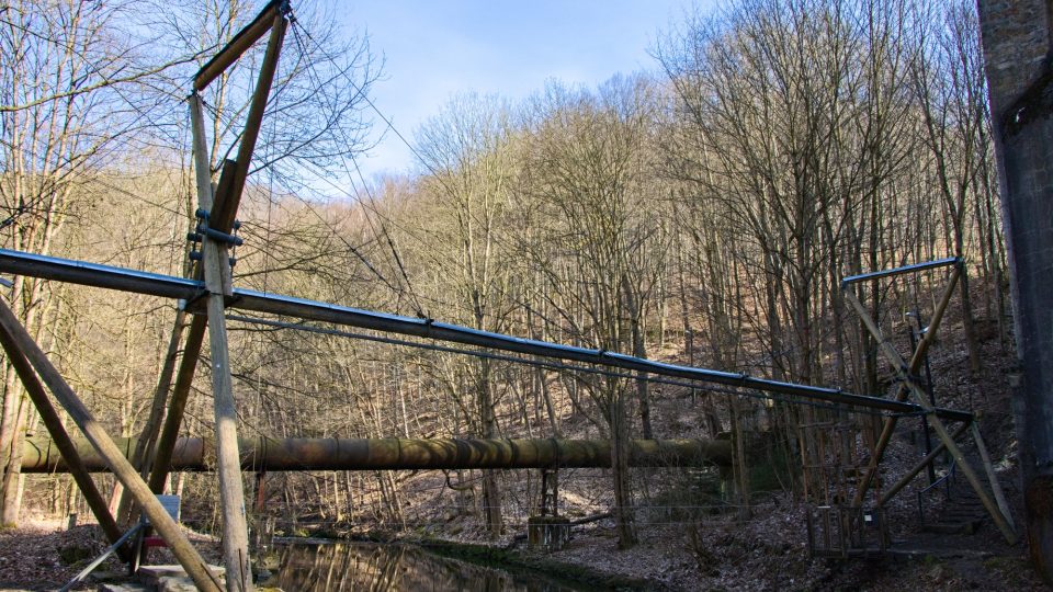 Transbordér pod Hamrštejnem spojuje Andělskou Horu s Machnínem | foto: Jaroslav Hoření, Český rozhlas Transbordér pod Hamrštejnem spojuje Andělskou Horu s Machnínem