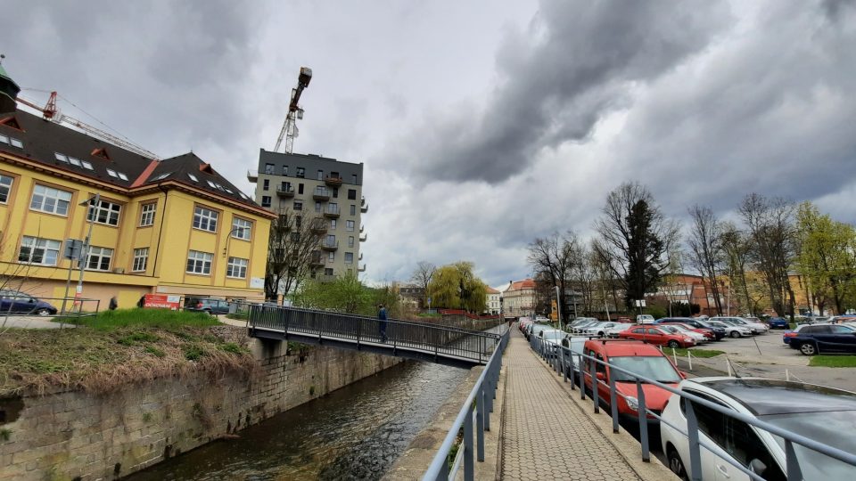 Současná podoba lávky přes řeku Nisu