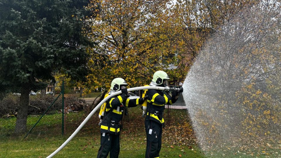 Studenti požární ochrany ve Střední škole v Semilech při tréninku