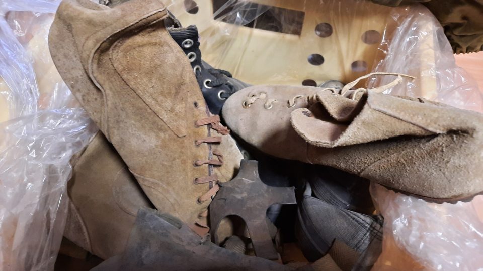 Liberecké muzeum nově získalo například mačky, karabiny, lana, nebo boty jizerskohorského dobrodruha Gustava Ginzela