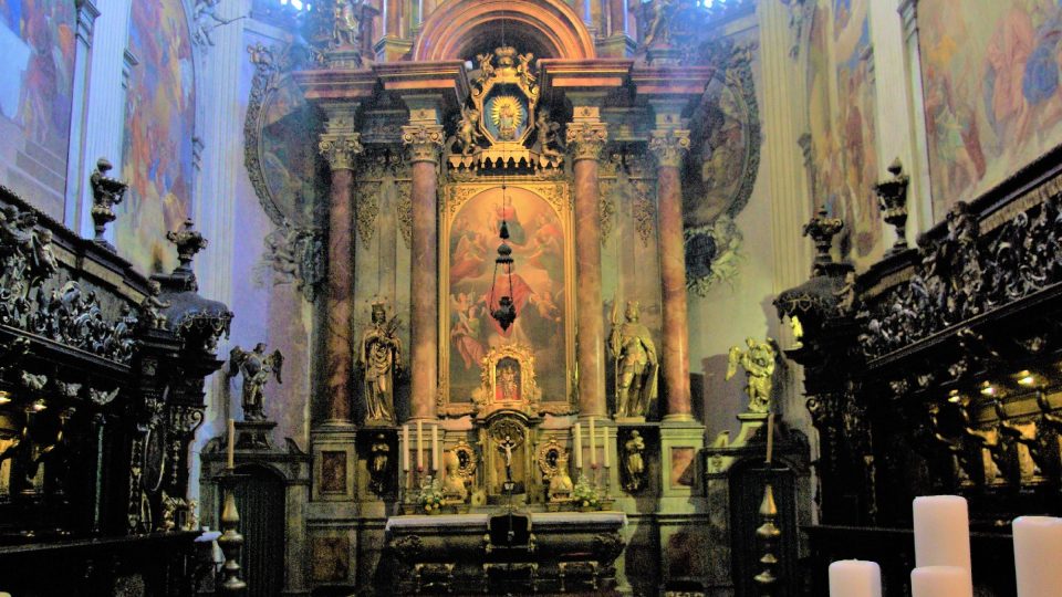 Hlavní oltář v kostele sv. Vojtěcha