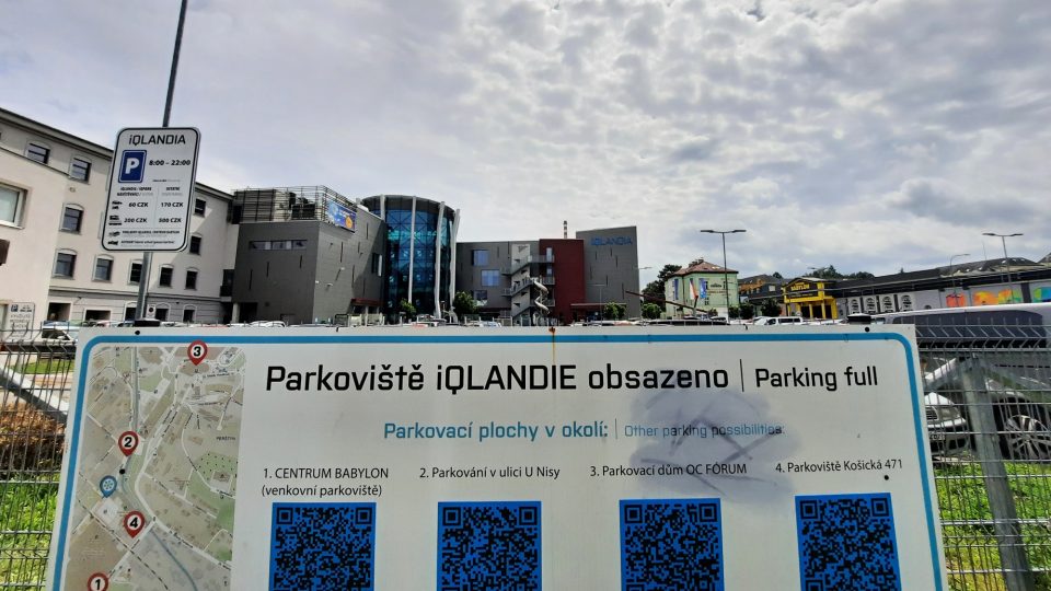 Možnosti parkování v blízkosti iQLANDIE najdou lidé i přímo u science centra