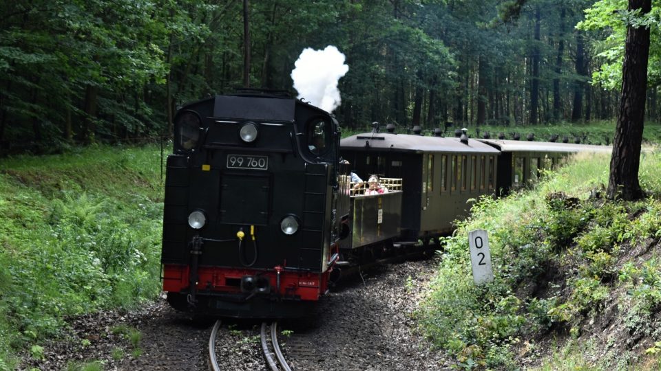 Kouř z lokomotiv i čerstvý vzduch -  obojí patří k jízdě žitavskou úzkolejkou