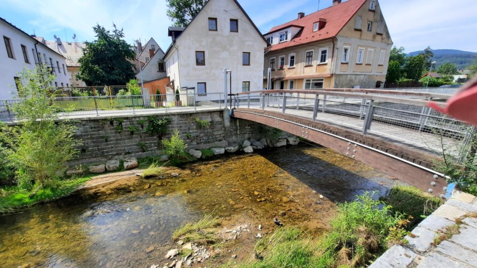V Chrastavě mají nové mosty i lávky, které můžou při přívalové vlně zvednout až o 2 metry