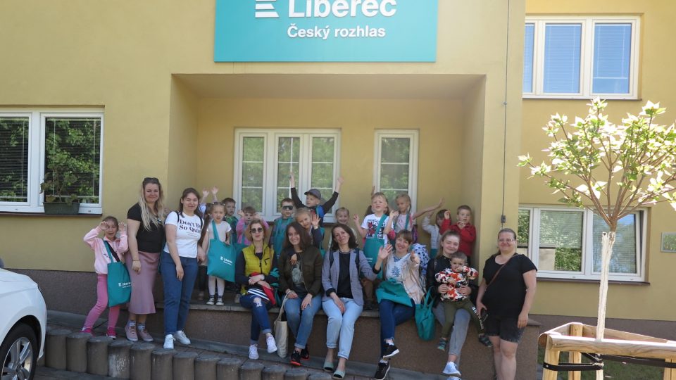 Český rozhlas Liberec navštívily ukrajinské děti, o které se stará nezisková humanitární organizace ADRA v centru Sluníčko na libereckém Perštýně