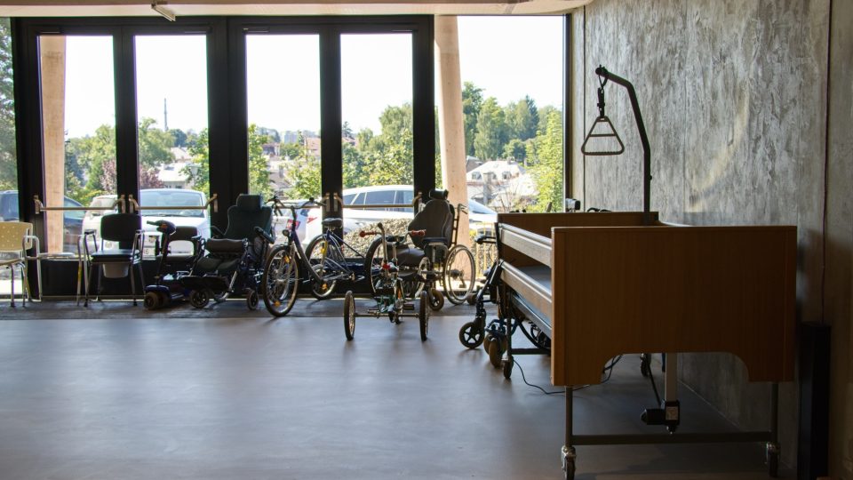 V bývalé novopacké nemocnici nyní poskytuje nezisková organizace Život bez bariér sociální služby