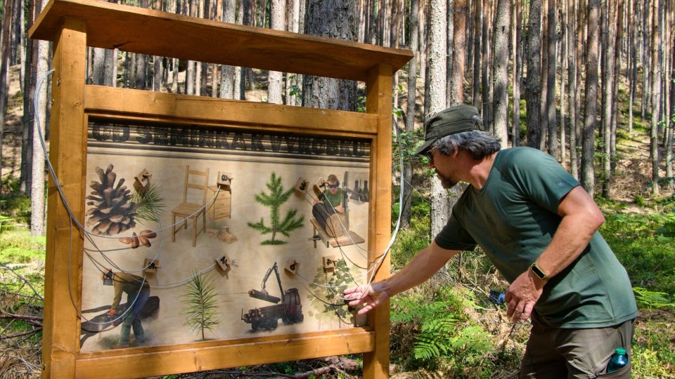 Průvodcem našeho redaktora byl pedagog Vojenských lesů a statků Jan Kobr