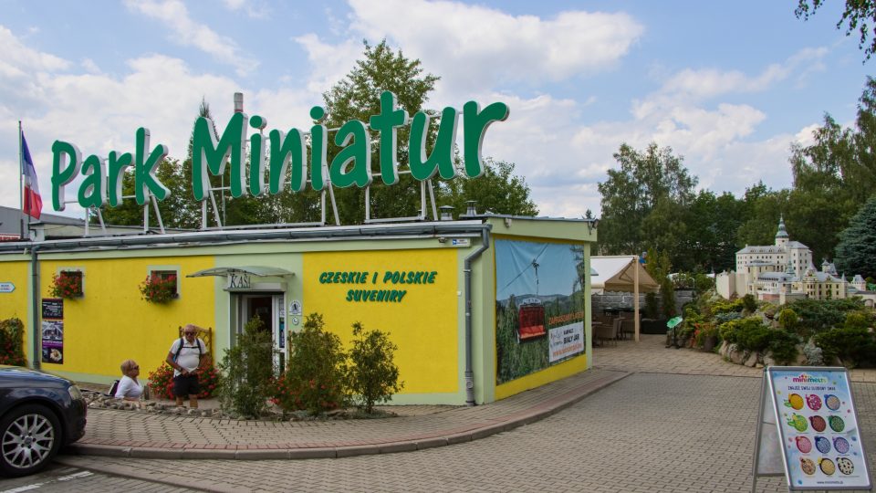 Park miniatur památek Dolního Slezska je v Kowarech, v podhůří polské strany Krkonoš