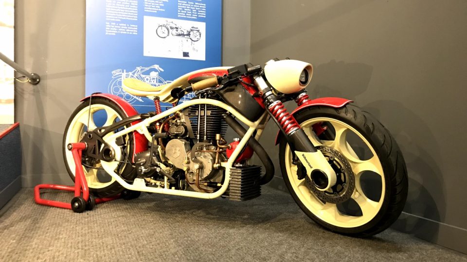 Tato motorka je z roku 2019, podle původních Čechií je vyrábí turnovský konstruktér Petr Knobloch