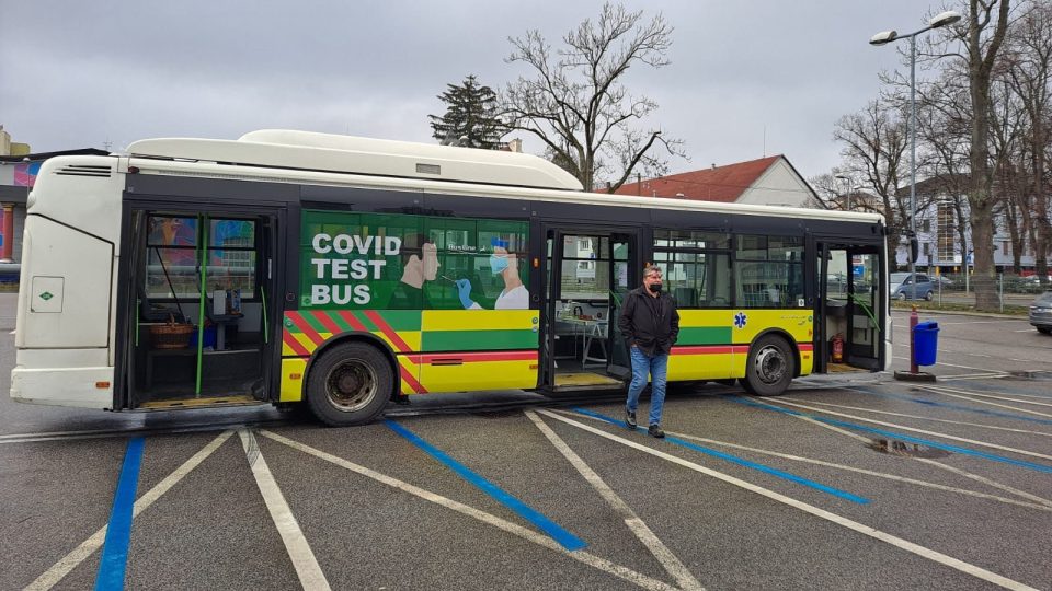 Testovací autobus na parkovišti
