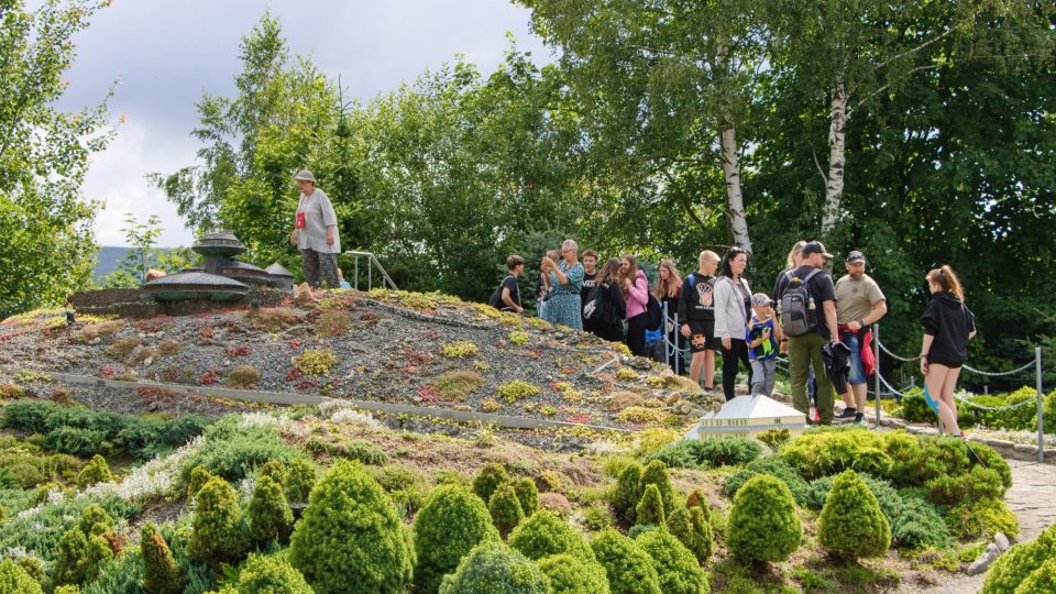 Park miniatur v polských Kowarech umožňuje i návštěvu Sněžky | foto: Jaroslav Hoření, Český rozhlas Park miniatur v polských Kowarech umožňuje i návštěvu Sněžky
