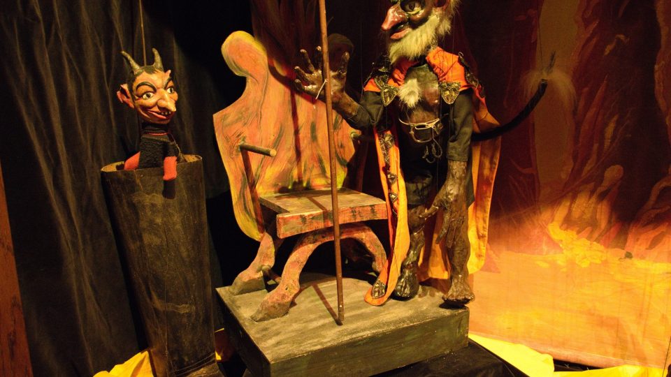 Výstava ve Vlastivědném muzeu ve Vysokém nad Jizerou připomíná 100 let loutkové scény spolku Krakonoš|