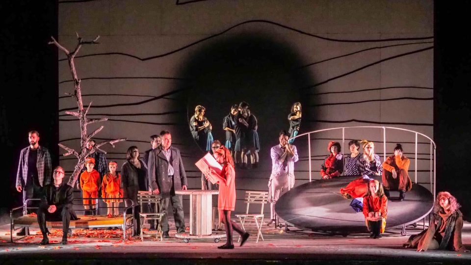 Příhody Lišky Bystroušky na scéně liberecké opery. Hrají v ní i děti ze Severáčku.jpg