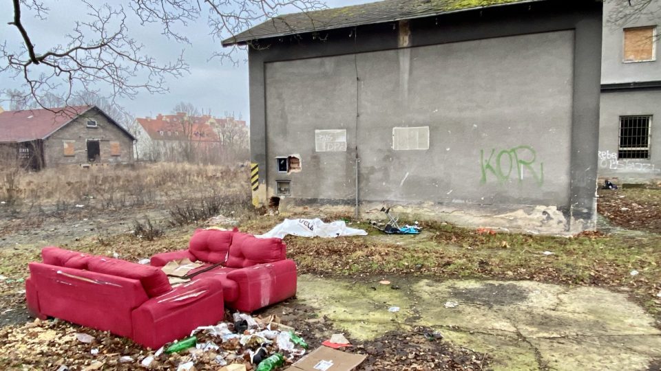 Prostor obývají bezdomovci