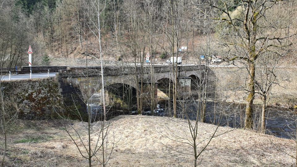 Historický most přes Jizeru v Poniklé