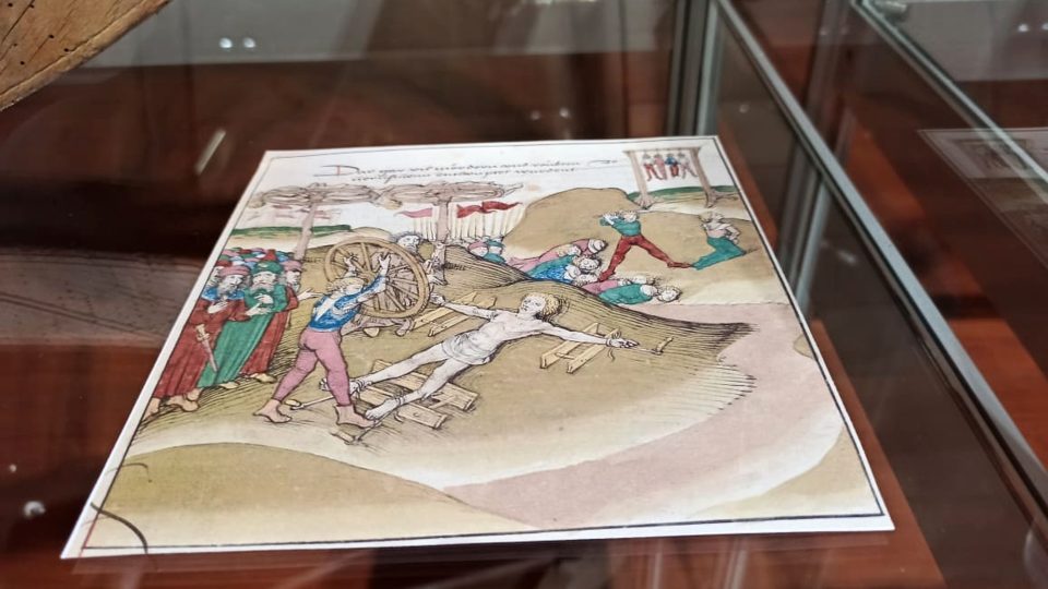 Smrt a její podoby v průběhu dějin představuje výstava Na poslední cestě v turnovském muzeu