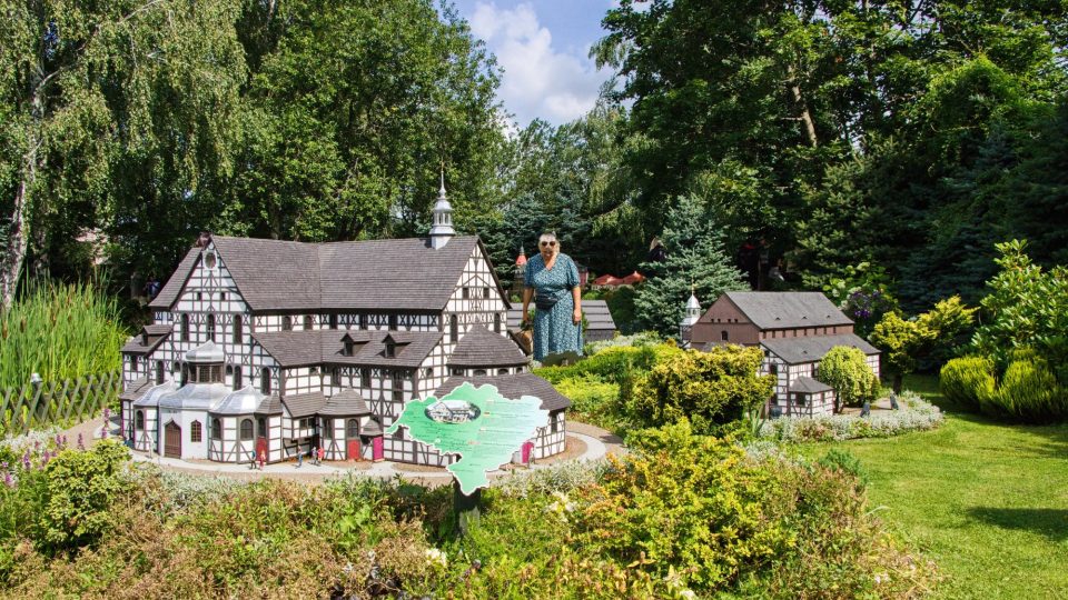 Park miniatur Památek Dolního Slezska v Kowarech je na polské straně od Sněžky | foto: Jaroslav Hoření, Český rozhlas Park miniatur Památek Dolního Slezska v Kowarech je na polské straně od Sněžky