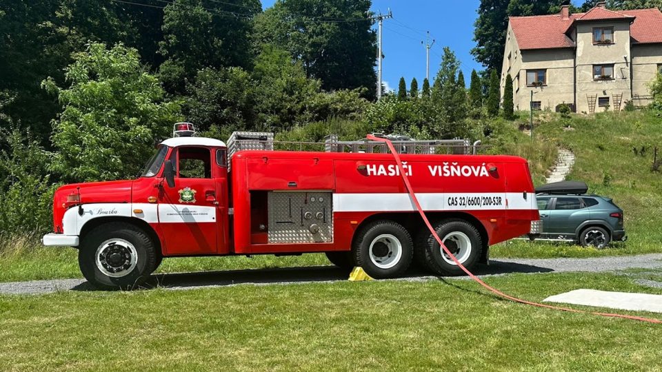 Soutěž O zlatou povodňovou lopatu pořádají ve Višňové dobrovolní hasiči | foto: Kateřina Kubíčková, Český rozhlas Soutěž O zlatou povodňovou lopatu pořádají ve Višňové dobrovolní hasiči
