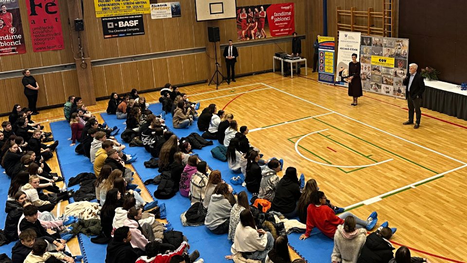 Prezident Petr Pavel na besedě se studenty Střední školy řemesel a služeb v Jablonci nad Nisou | foto: Kateřina Kubíčková, Český rozhlas Prezident Petr Pavel na besedě se studenty Střední školy řemesel a služeb v Jablonci nad Nisou
