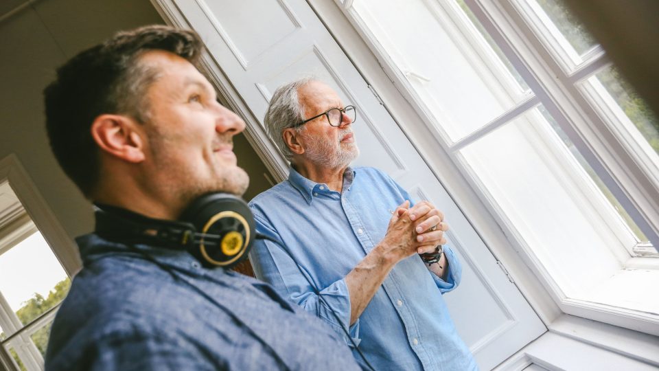 Patrik Rozehnal a František Kinský při pohledu z oken zámku směrem k řece Orlici | foto: Jana Volková Patrik Rozehnal a František Kinský při pohledu z oken zámku směrem k řece Orlici