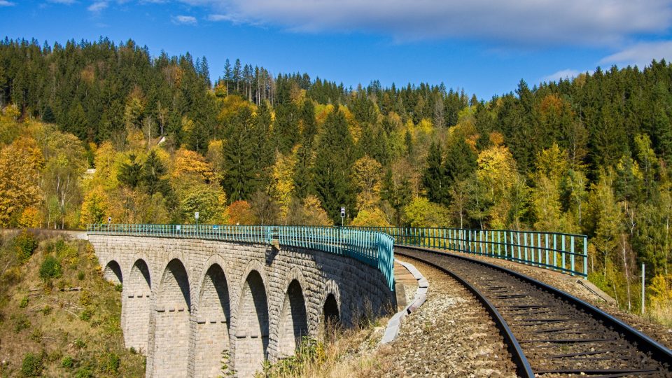 Železniční viadukt ve Smržovce stojí už 130 let