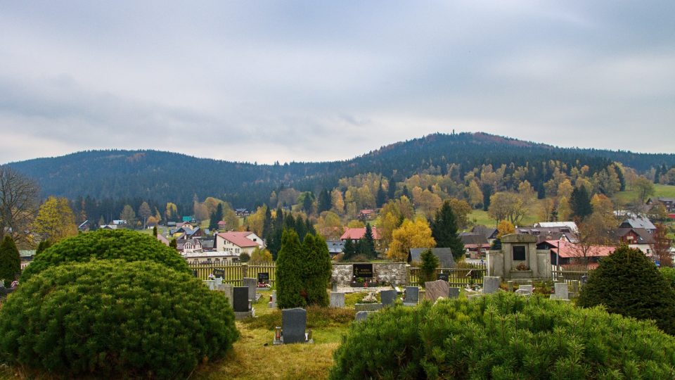 Pohled od Tesařovské kaple v Kořenově