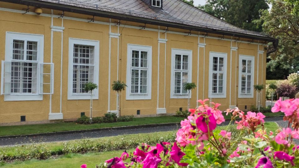 Zámek Kozel si nechal jako svoje letní sídlo postavit hrabě Jan Vojtěch Černín z Chudenic | foto: Jiří Trnka, Český rozhlas Zámek Kozel si nechal jako svoje letní sídlo postavit hrabě Jan Vojtěch Černín z Chudenic